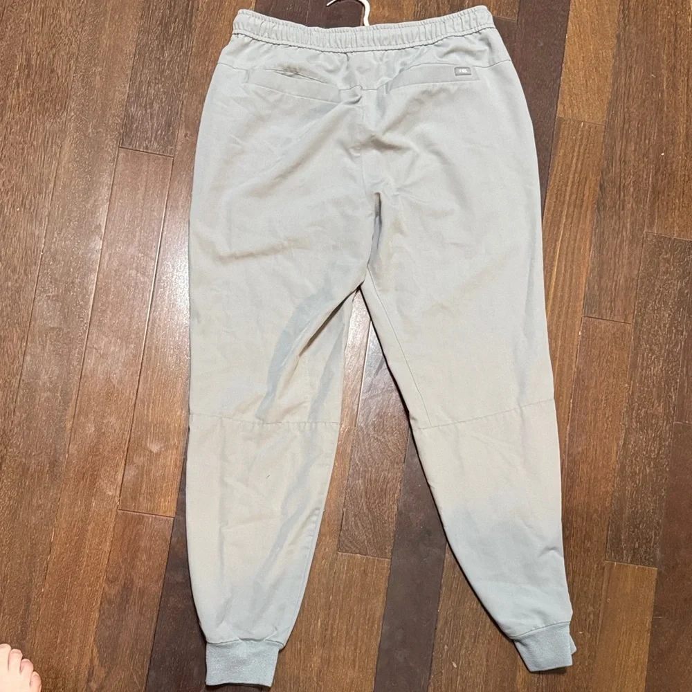 Figs Men's Gray Scrub Joggers size Large